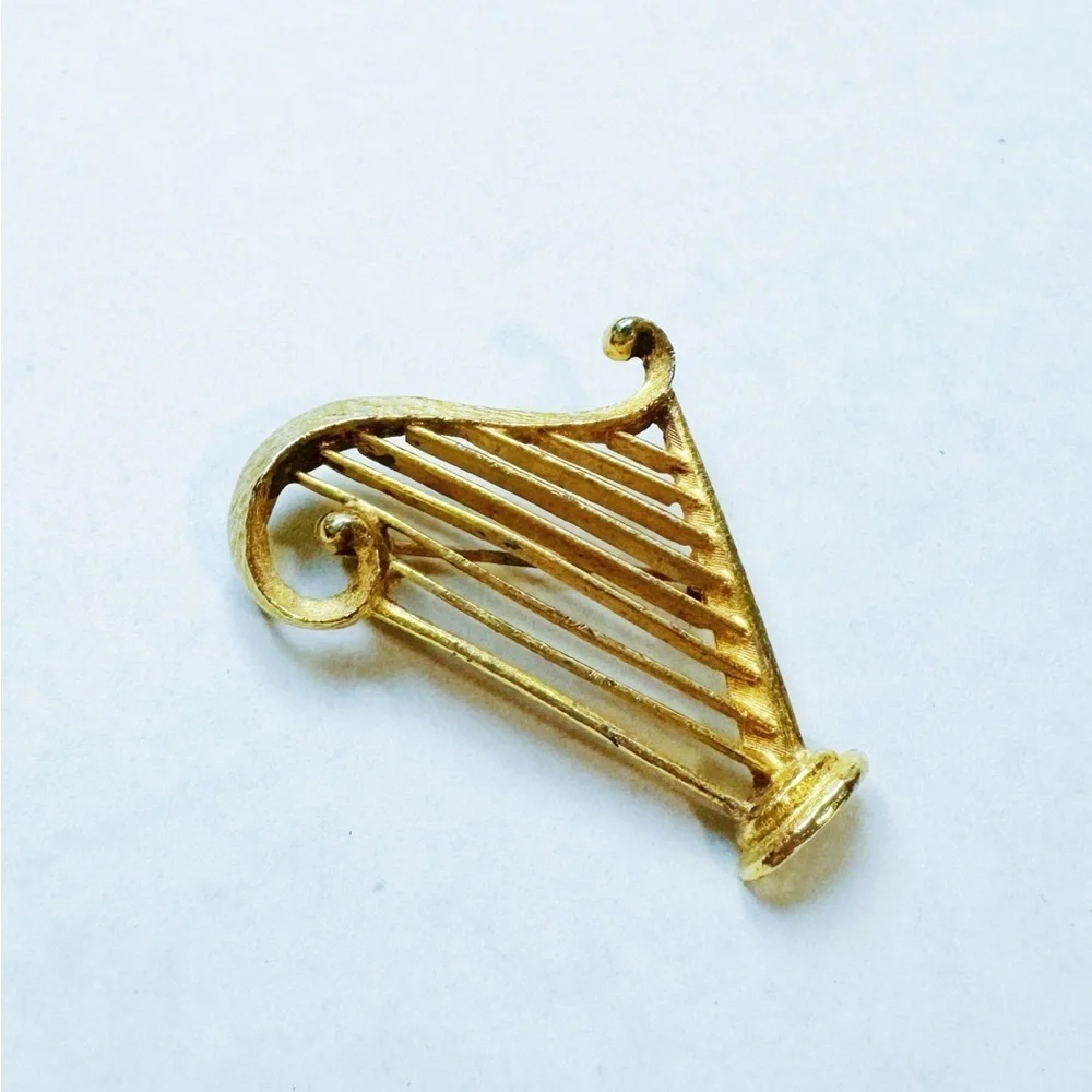 Tara - Vintage Gold Harp Brooch